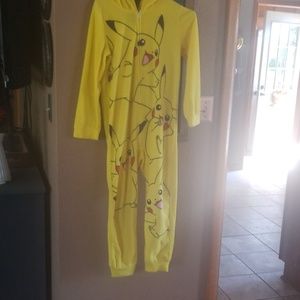 Boys medium pokemon zippered pjs